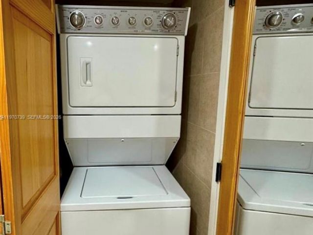 1-bedroom condo for sale in Miami - 520 Brickell Key Dr A1912 - MondialRealty