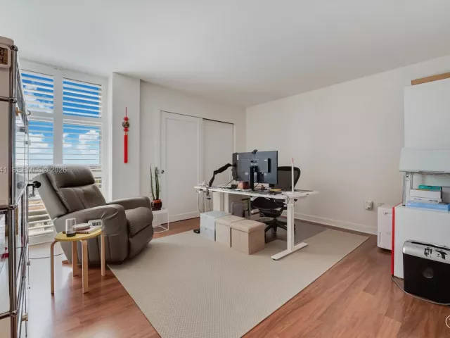 2-bedroom condo for sale in Coral Gables - 600 Biltmore Way 1018 - MondialRealty