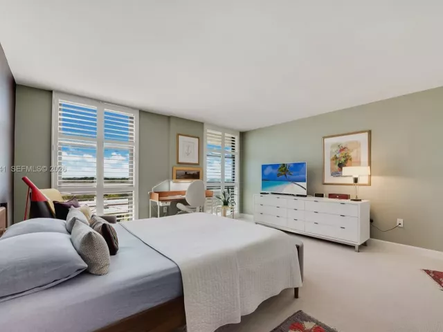 2-bedroom condo for sale in Coral Gables - 600 Biltmore Way 1018 - MondialRealty