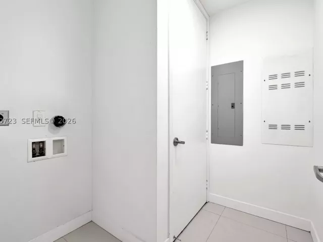 2-bedroom condo for rent in Sunny Isles Beach - 18201 Collins Ave 4808 - MondialRealty