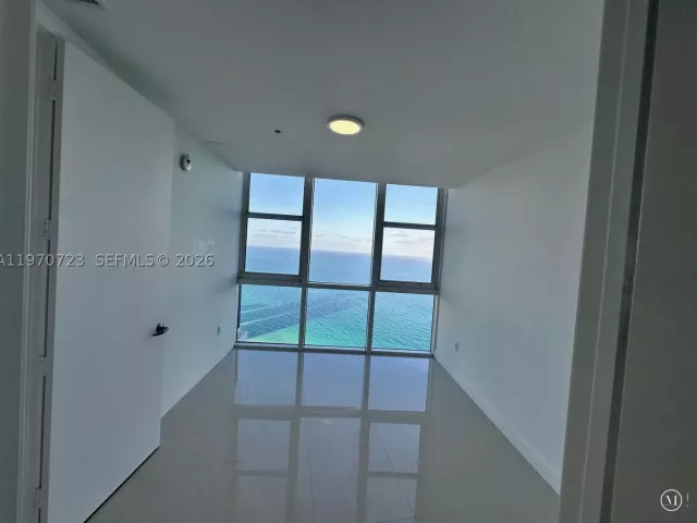 2-bedroom condo for rent in Sunny Isles Beach - 18201 Collins Ave 4808 - MondialRealty