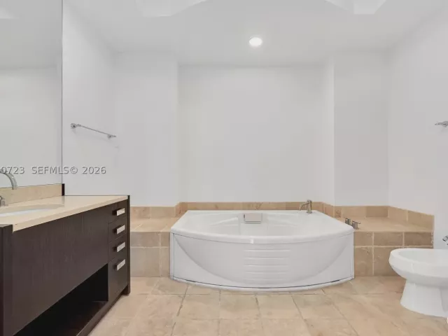 2-bedroom condo for rent in Sunny Isles Beach - 18201 Collins Ave 4808 - MondialRealty