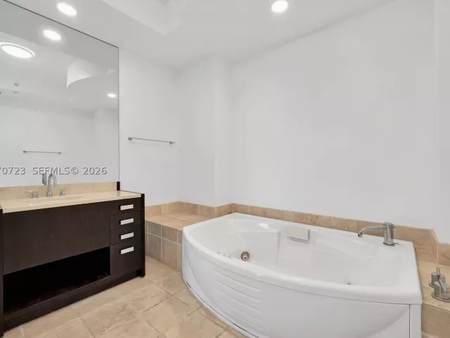 2-bedroom condo for rent in Sunny Isles Beach - 18201 Collins Ave 4808 - MondialRealty