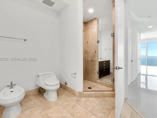 2-bedroom condo for rent in Sunny Isles Beach - 18201 Collins Ave 4808 - MondialRealty