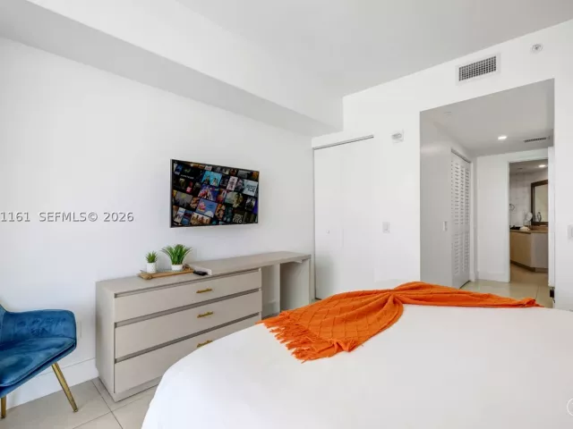 2-bedroom condo for sale in Hollywood - 4111 S Ocean Dr 3706 - MondialRealty