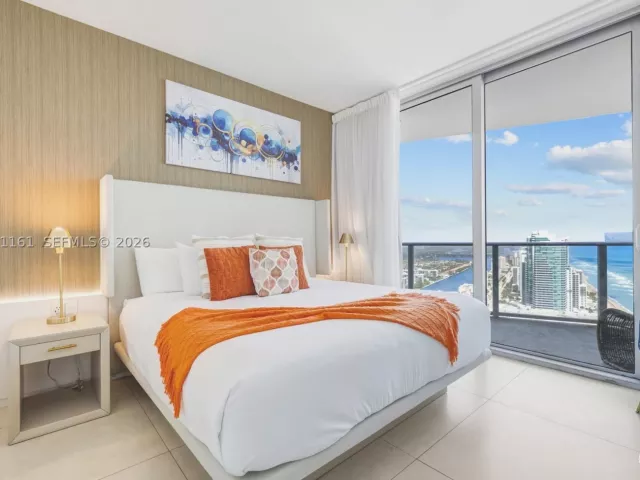 2-bedroom condo for sale in Hollywood - 4111 S Ocean Dr 3706 - MondialRealty