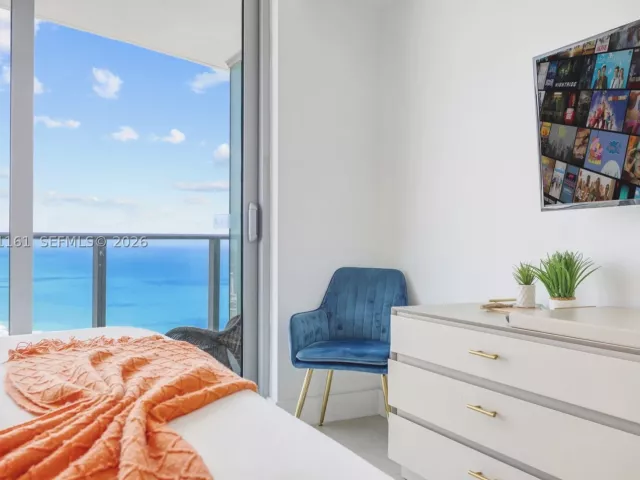 2-bedroom condo for sale in Hollywood - 4111 S Ocean Dr 3706 - MondialRealty