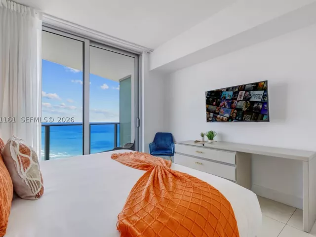 2-bedroom condo for sale in Hollywood - 4111 S Ocean Dr 3706 - MondialRealty