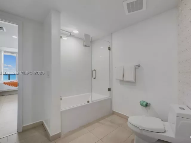 2-bedroom condo for sale in Hollywood - 4111 S Ocean Dr 3706 - MondialRealty