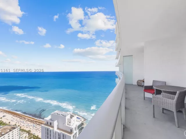 2-bedroom condo for sale in Hollywood - 4111 S Ocean Dr 3706 - MondialRealty