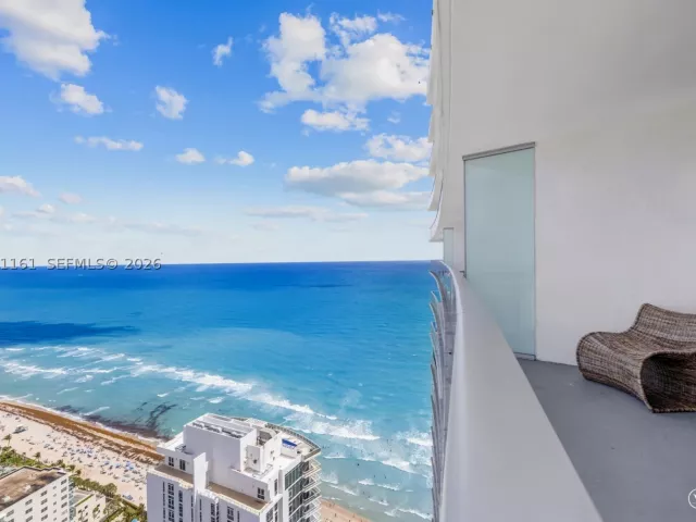2-bedroom condo for sale in Hollywood - 4111 S Ocean Dr 3706 - MondialRealty