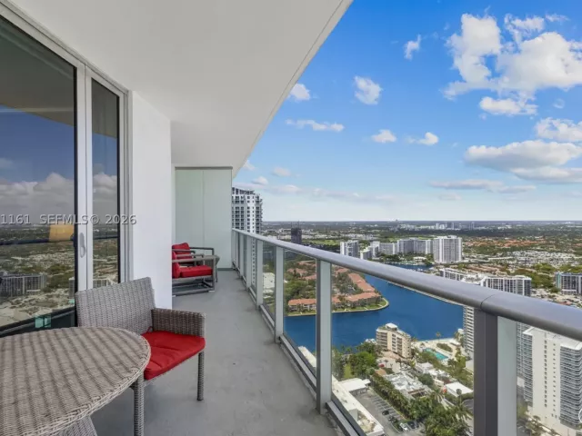 2-bedroom condo for sale in Hollywood - 4111 S Ocean Dr 3706 - MondialRealty