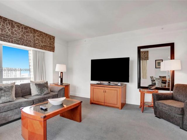 Apartment for sale  Unit #3212 - photo 7510399