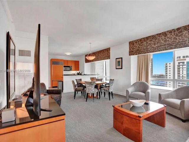 Apartment for sale  Unit #3212 - photo 7510400