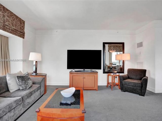 Apartment for sale  Unit #3212 - photo 7510401