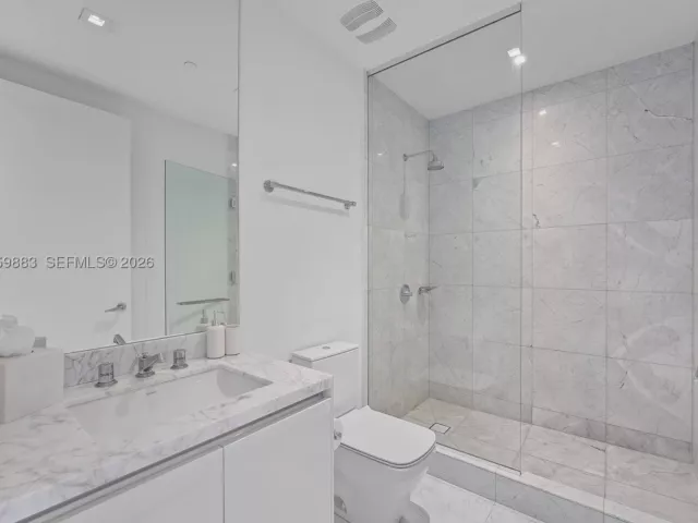3-bedroom condo for sale in Sunny Isles Beach - 16901 Collins Ave 2503 - MondialRealty