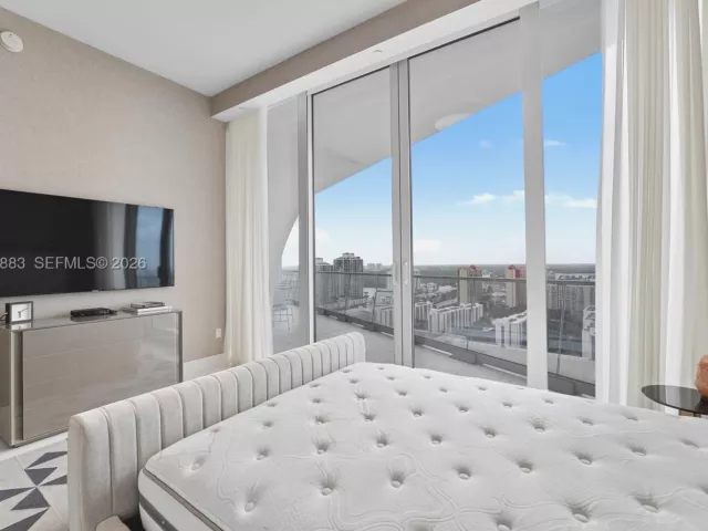 3-bedroom condo for sale in Sunny Isles Beach - 16901 Collins Ave 2503 - MondialRealty