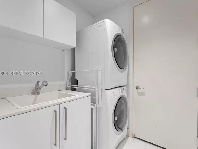 3-bedroom condo for sale in Sunny Isles Beach - 16901 Collins Ave 2503 - MondialRealty