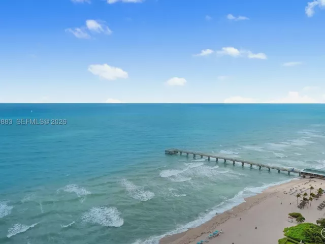 3-bedroom condo for sale in Sunny Isles Beach - 16901 Collins Ave 2503 - MondialRealty