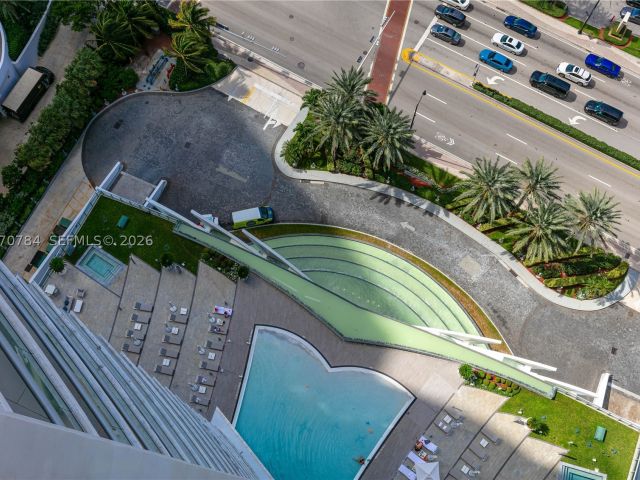 3-bedroom condo for rent in Sunny Isles Beach - 17121 Collins Ave 2905 - MondialRealty