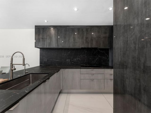 Apartment for rent  Unit #4202 - photo 7467374