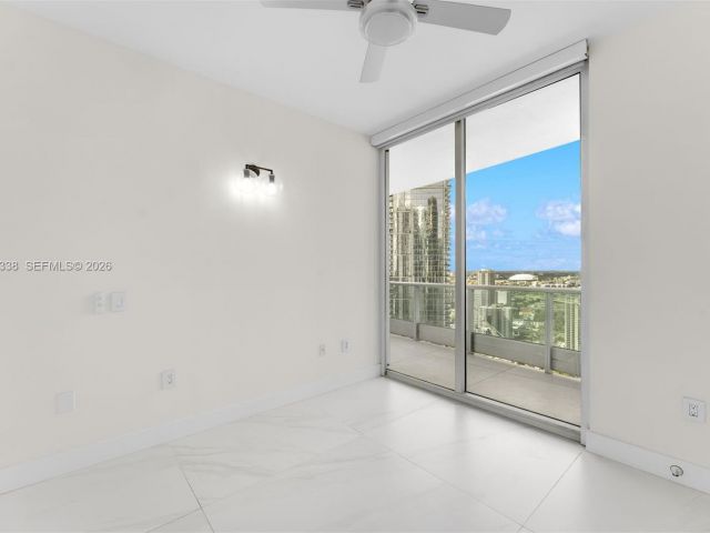 Apartment for rent  Unit #4202 - photo 7467384