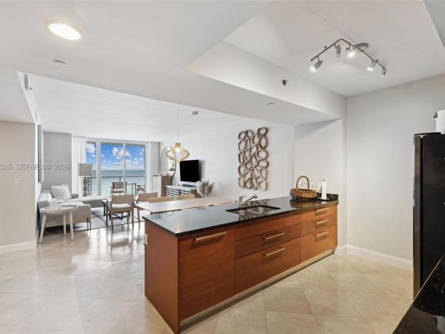 Apartment for rent  Unit #2811 - photo 7523844