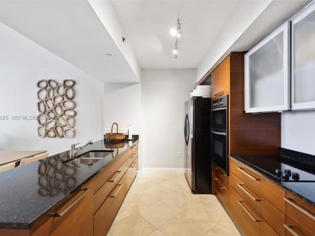 Apartment for rent  Unit #2811 - photo 7523848