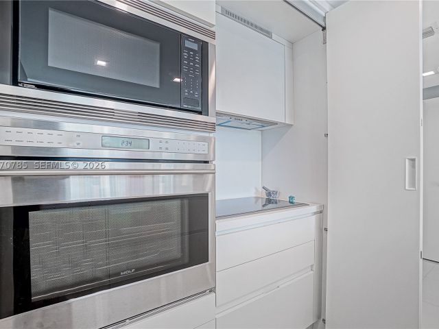 2-bedroom condo for rent in Miami - 475 Brickell Ave 1913 - MondialRealty