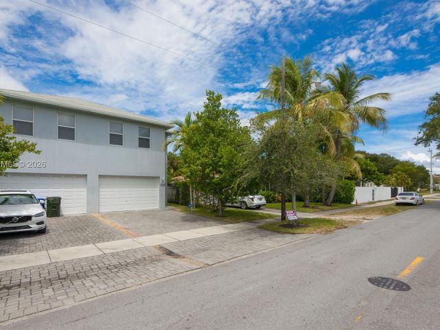 Home for rent at 619 SW 17th St 619 - photo 7483674