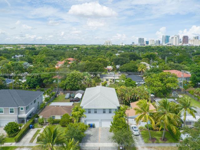 Home for rent at 619 SW 17th St 619 - photo 7483682