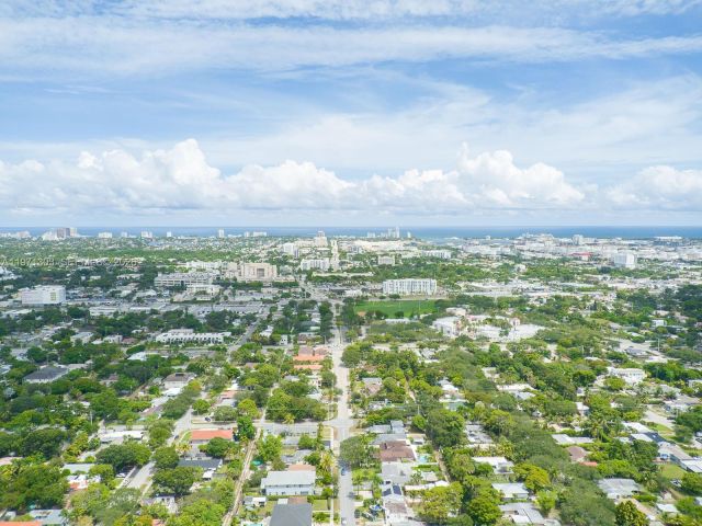 Home for rent at 619 SW 17th St 619 - photo 7483693