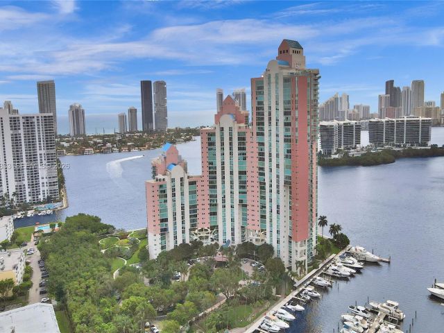 Apartment for sale  Unit #1009 - photo 7503326