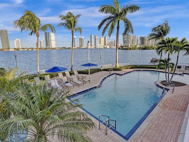 Apartment for sale  Unit #1009 - photo 7503329