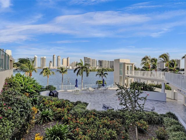 Apartment for sale  Unit #1009 - photo 7503331