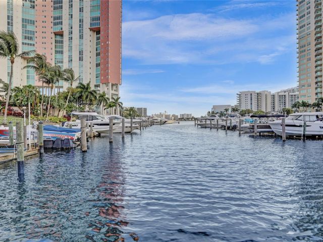 Apartment for sale  Unit #1009 - photo 7503336