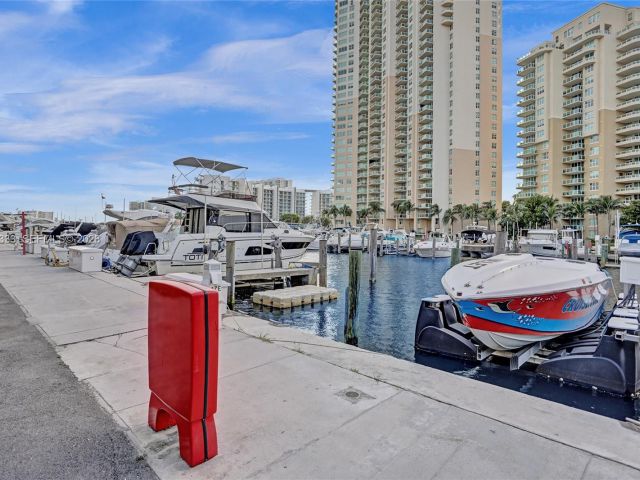 Apartment for sale  Unit #1009 - photo 7503337