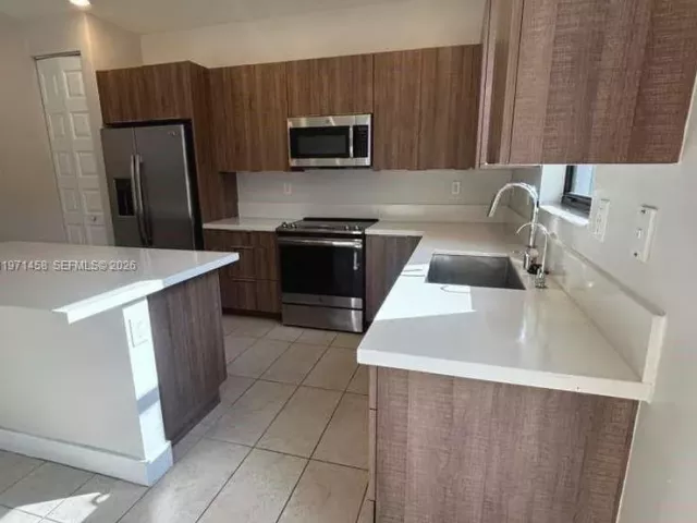 4-bedroom home for rent in Doral - 8058 NW 105th Ct - MondialRealty