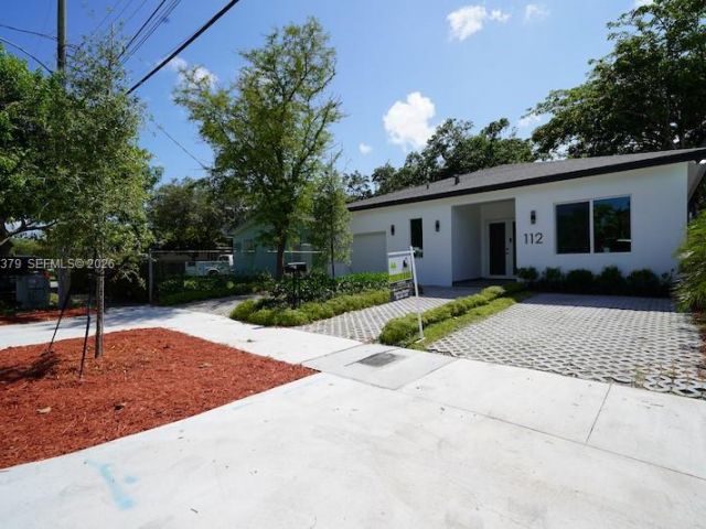 Home for sale at 112 NW 24th Ct - photo 7515393