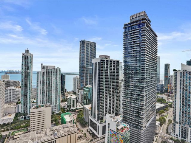 Apartment for sale  Unit #4004 - photo 7508318