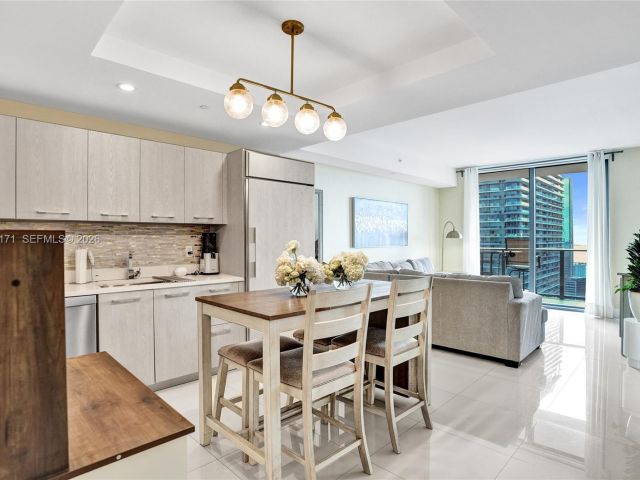 Apartment for sale  Unit #4004 - photo 7508319