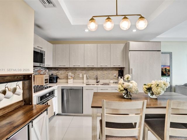 Apartment for sale  Unit #4004 - photo 7508321