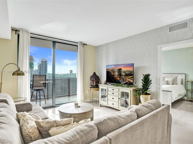 Apartment for sale  Unit #4004 - photo 7508324