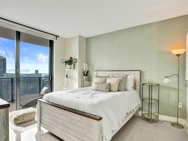 Apartment for sale  Unit #4004 - photo 7508326