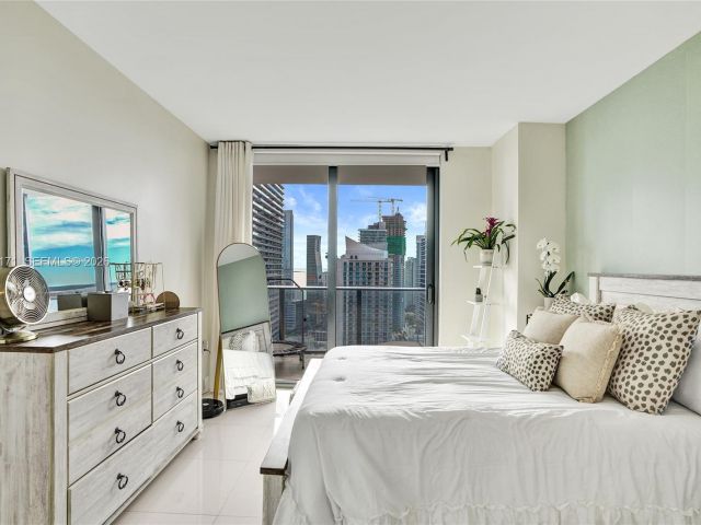 Apartment for sale  Unit #4004 - photo 7508327