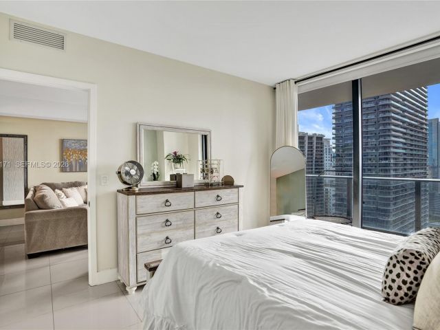 Apartment for sale  Unit #4004 - photo 7508328