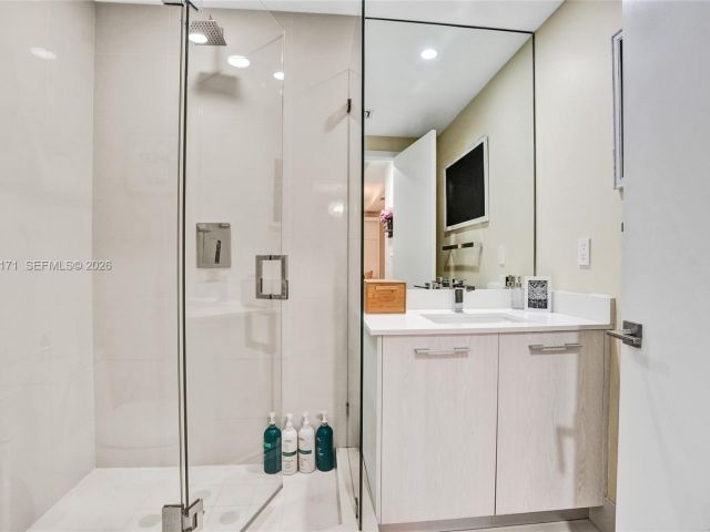 Apartment for sale  Unit #4004 - photo 7508331