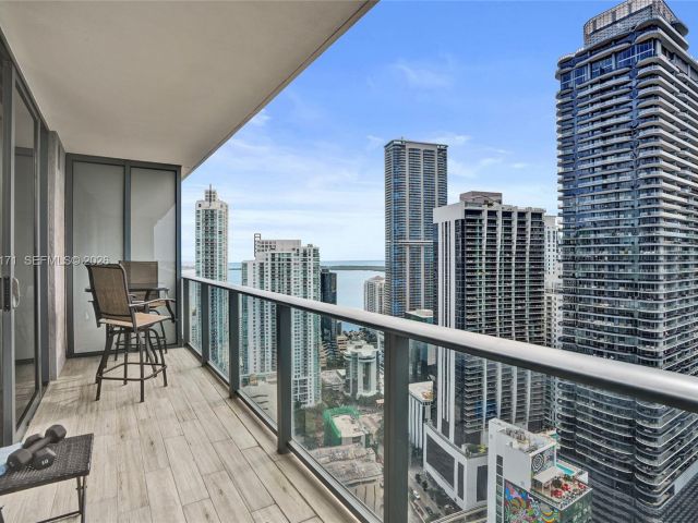 Apartment for sale  Unit #4004 - photo 7508334