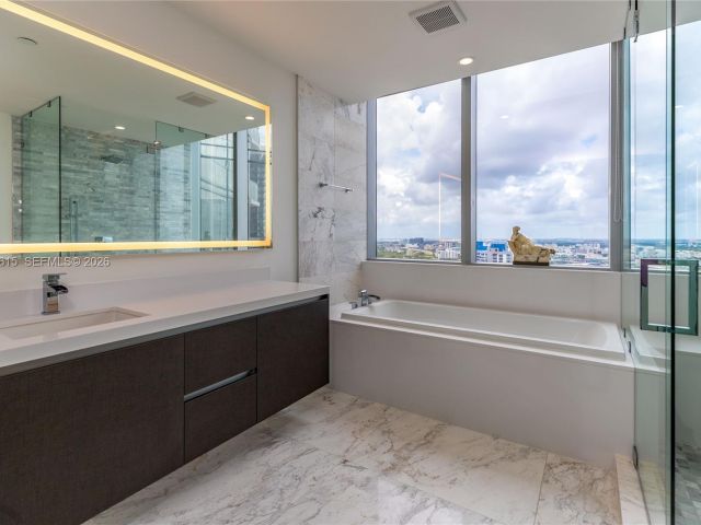 Apartment for rent  Unit #2812 - photo 7488051