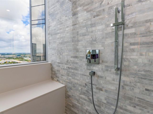 Apartment for rent  Unit #2812 - photo 7488052